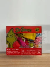 Culture Fly The Grinch Dr. Seuss CritterCrate 6 Mini Figures Sled 2 Gifts W/ Mat