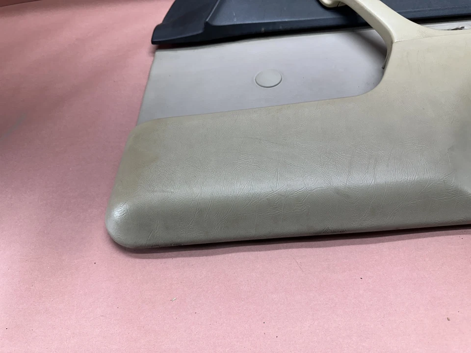 Panel de puerta interior delantero derecho beige OEM #83255 BMW E24 633CSI 635CSI Foto 4 de 4