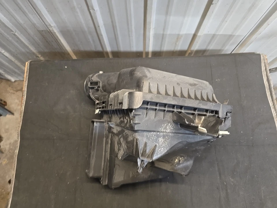 Limpiador de admisión de aire Ford Mustang GT 2010 4,6 L AR339600BF Foto 3 de 4