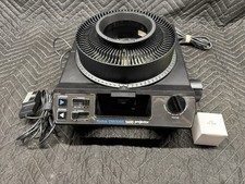 Vintage Kodak Carousel 5600 Slide Projector  With 80 Slide Tray  Remote