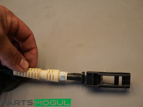 Actuador de bloqueo de pestillo de puerta delantera izquierda Lincoln Navigator 2018-2019 OEM - Imagen 4 de 7