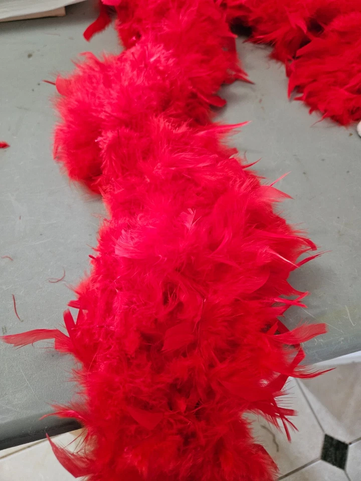 Boa Pluma Roja 80 pulgadas - accesorio divertido, ideal para accesorio de disfraz Foto 4 de 4