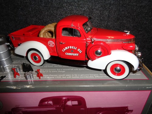 1937 STUDEBAKER Pick Up Truck Crown Jewels 1/24 CITIES SERVICE W/Accessories - Picture 7 of 12