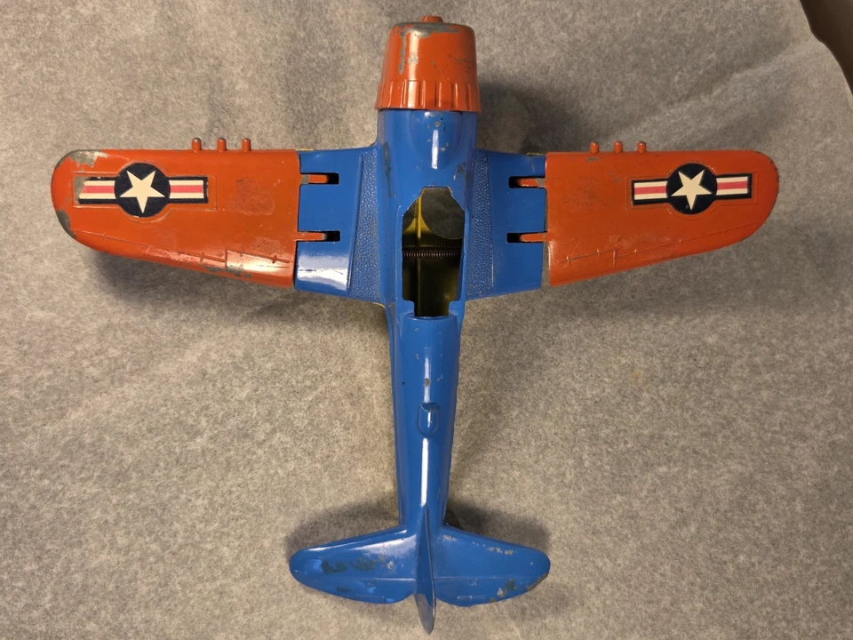Avión de metal de juguete Hubley Kiddie de colección Segunda Guerra Mundial alas plegables ruedas 495 azul Foto 2 de 4