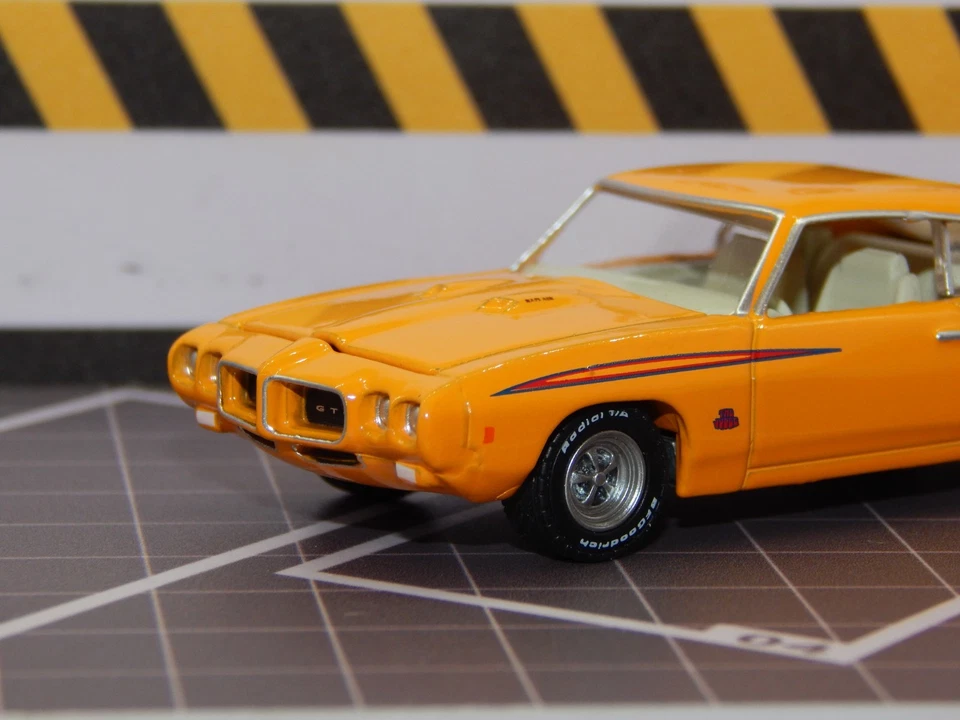 '70 1970 Pontiac GTO JUDGE 400 V8 Orange White Interior 1/64 Diorama Model MINT - Image 3 of 4