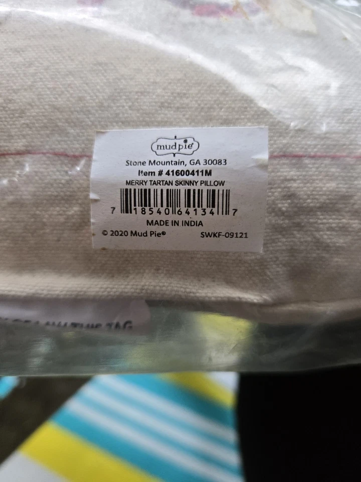 NUEVO Mudpie - Feliz Navidad Tartán Borla Almohada 32"X 7" Foto 3 de 4