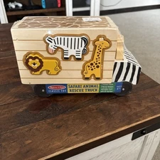 Melissa & Doug Animal Rescue Shape-Sorting Wooden Toy / 7 Animals 2 Play Figures