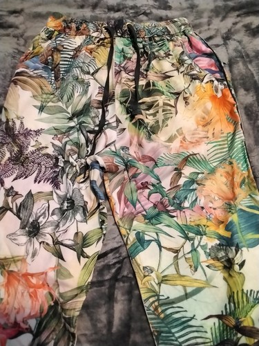 Pretty Next Lightweight Floral Print Tapered Style Trousers- Age 9 Years - Picture 3 of 10