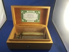 Vintage Thorens Switzerland No 32 Music Box, 6 Song 1963