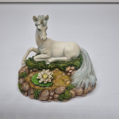 Land der Feen und Einhörner Miniatur Einhorn sitzend K051 Figur 2000