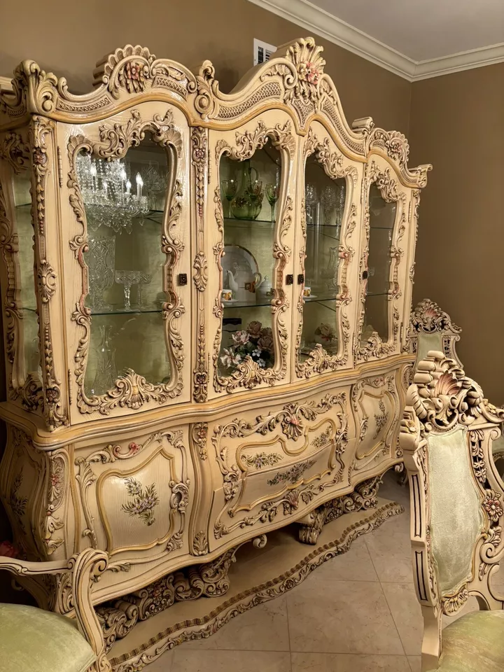 Juego de comedor provincial francés rococó Foto 3 de 4