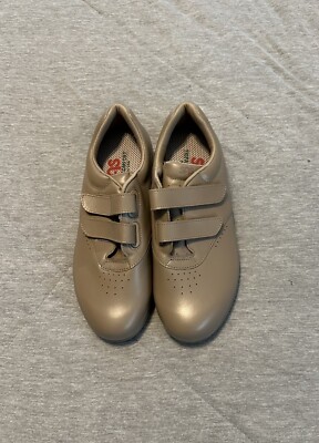 SAS Me Too Shoes Womens Size 8.5 WW Comfort Adjustable Hook Loop Straps Mocha