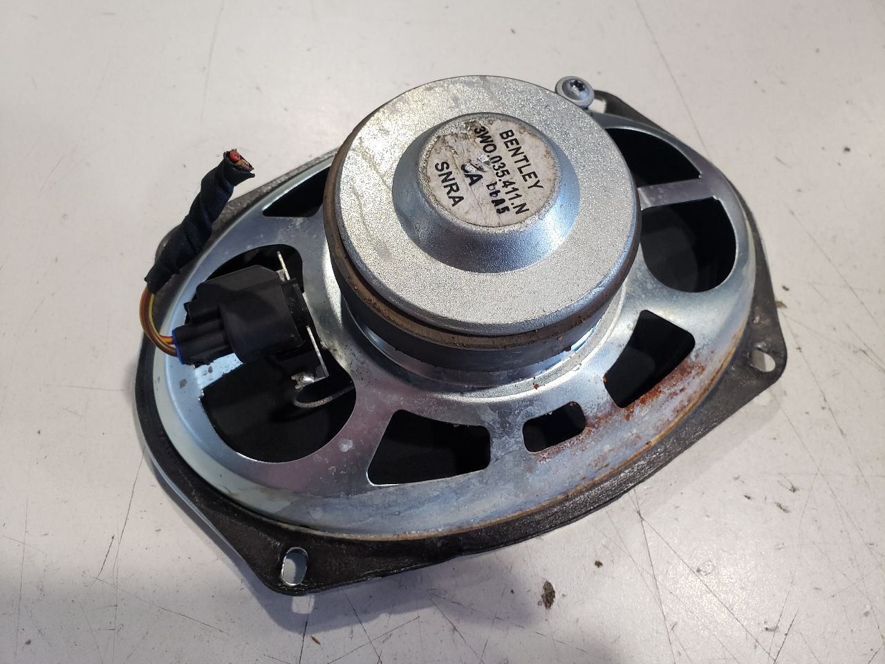2006 Bentley Continental Fly Spur - Rear Left Side Midrange Speaker 3WO035411N 