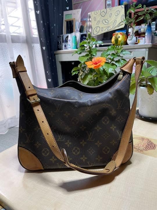 Final Price Reduction Authentic Item Exterior is … - image 1