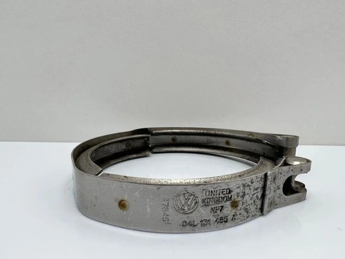 Muffler pipe connector clamp
