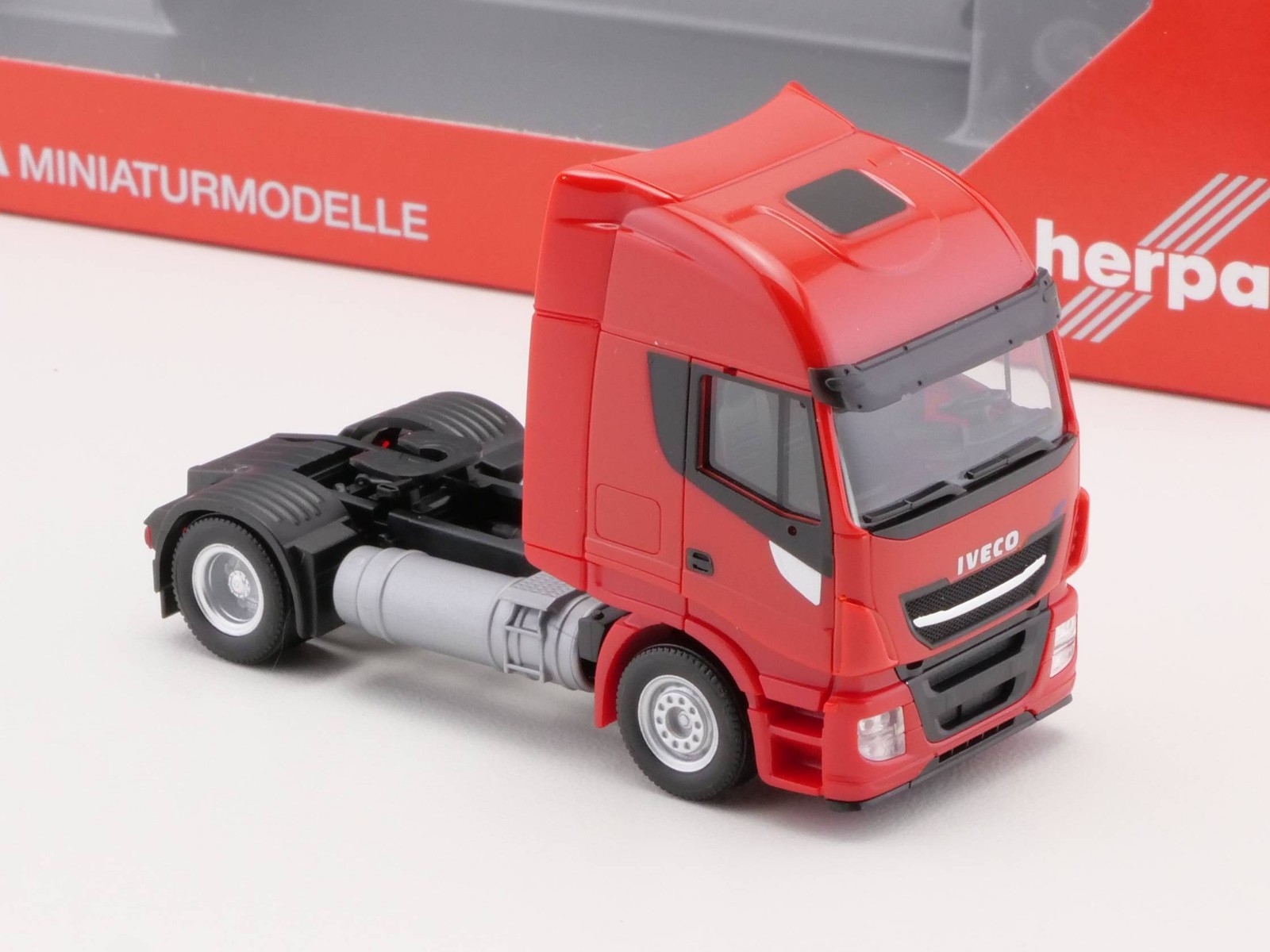 Herpa 312233 Iveco Stralis NP 460 Tractor Red 1:87 MINT! OVP SG 1703-06-5