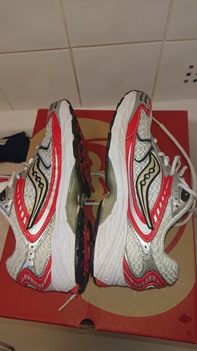 Saucony Griglia Donna Giro 18025-1. Scarpe da allenamento running rosso argento. Taglia 6,5 - Foto 2 di 11