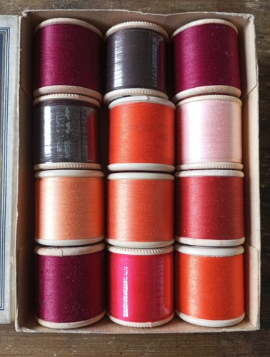 Vintage Box Dewhurst’s Sylko Machine Twist Cotton Reels Thread Red Orange Brown - Picture 2 of 8