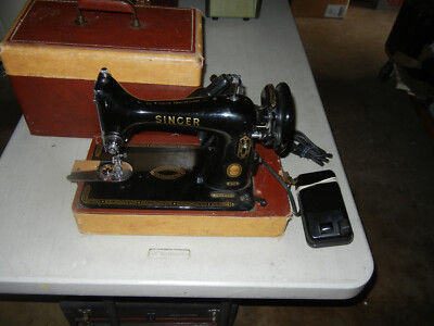 Vintage Singer 99K - Great Britain - 3/4 Machine in Case