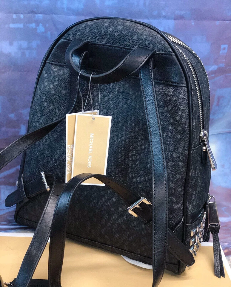 Nuevo -- Mochila MICHAEL Michael Kors Signature Monograma Hea Mediana Logo Tachonada Foto 2 de 4