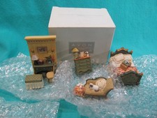AVON VICTORIAN MEMORIES MINIATURE FURNITURE COLLECTIBLES BEDROOM IN BOX