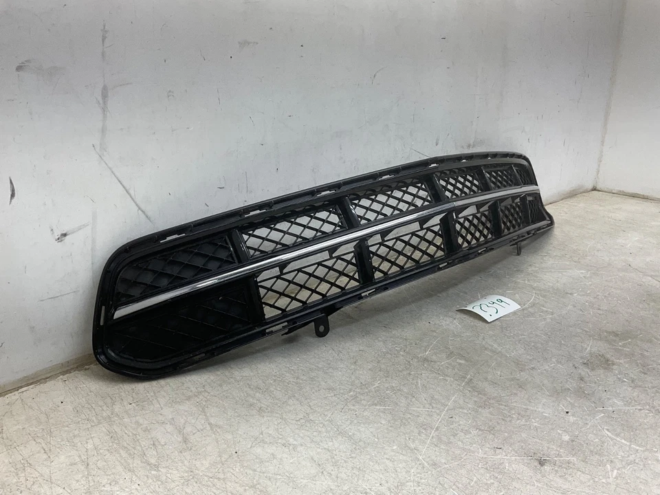 2014 2015 2016 2017-2019 CHEVROLET CORVETTE Z51 FRONT GRILLE W/O CAM HOLE OEM - Image 2 of 4