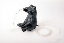 POND SPITTER FROG GARDEN WATER FOUNTAIN FEATURE STATUE 1.5m HOSE NEW