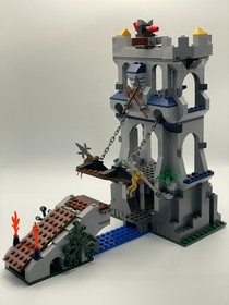 LEGO Castle 7079 Drawbridge Defense Complete Gold Knight cas415 Fantasy Era 2009