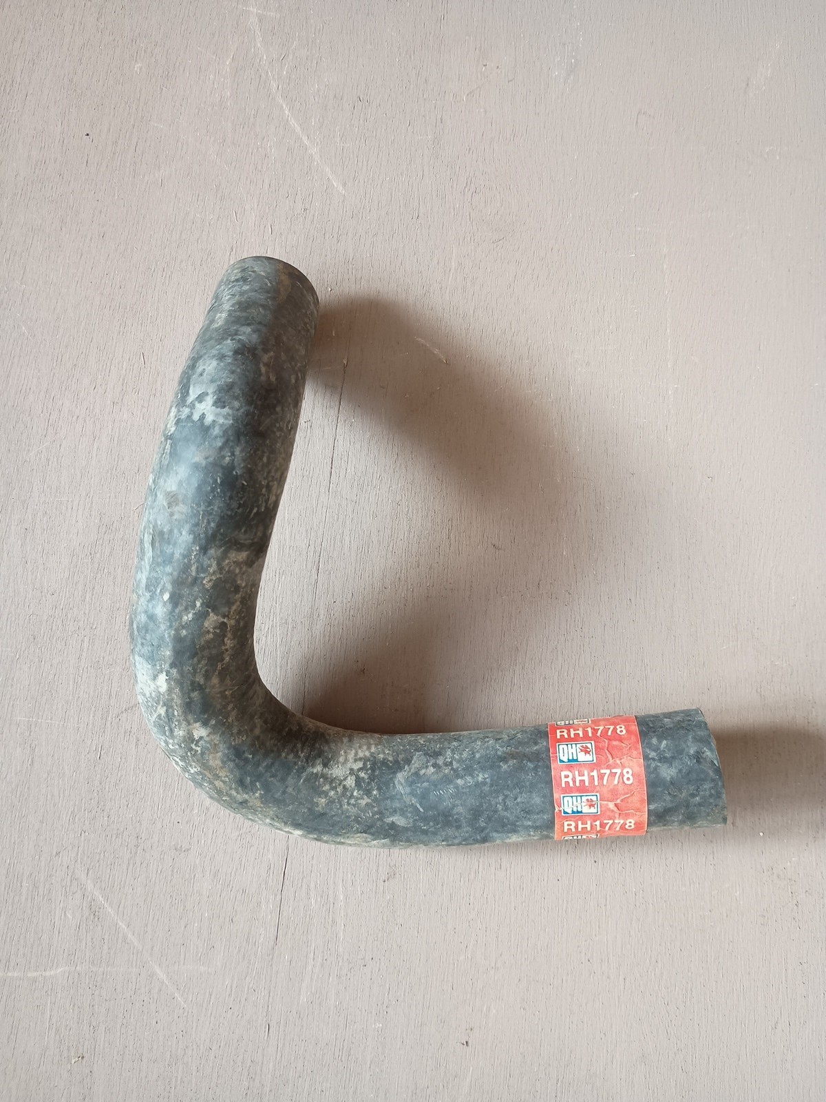 FORD SIERRA 2.3 V6 1982-85 RADIATOR BOTTOM HOSE QUINTON HAZELL NOS
