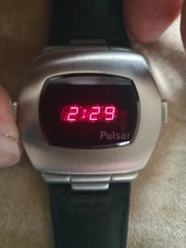 Pulsar P2/Date LED, Steel Case with Pulsar Leather Band - Near Mint
