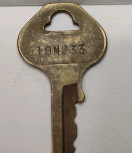 Vintage Master Lock Key Co WI Replacement Locks 2" Single Cut Outs 10N233 Key - Picture 3 of 6