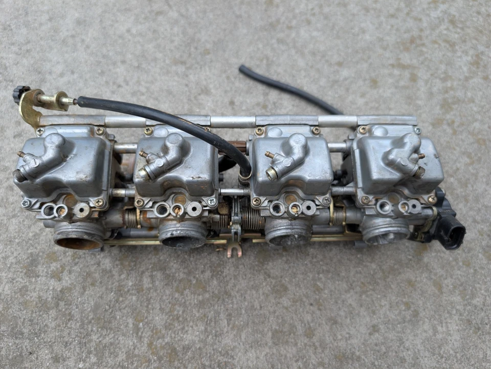 Carburador KATANA GSX600f 2004 para piezas o reconstrucción Foto 2 de 4