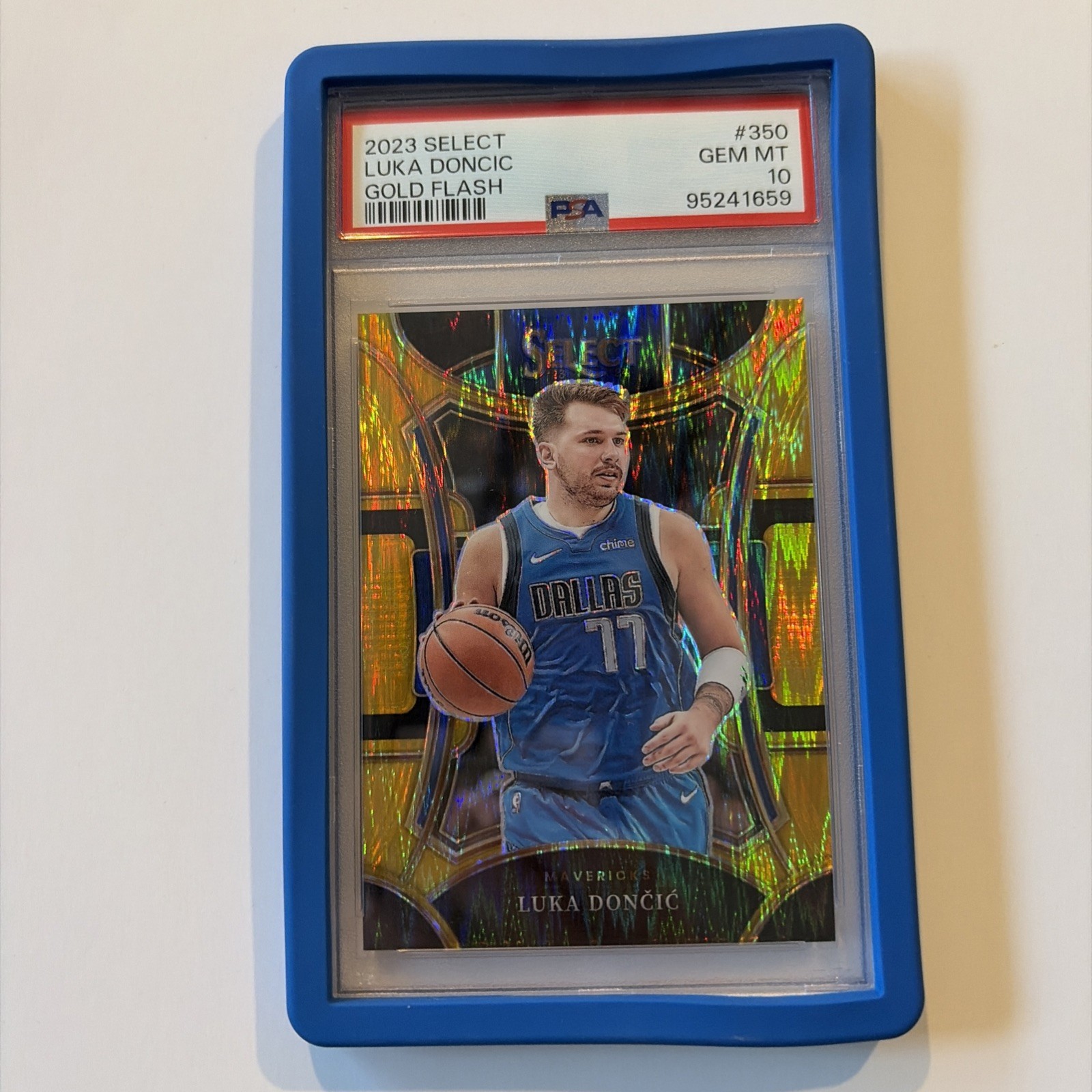 2023-24 Panini Select - Mezzanine Level Luka Dončić Gold Flash Prizm /10 PSA 10