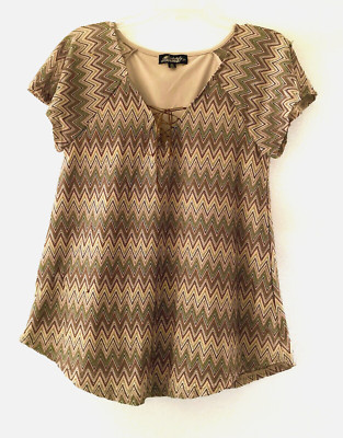 Polyester Knit Chevron Top Womens  M Short Sleeve V Neck Lined Absolutely Famous