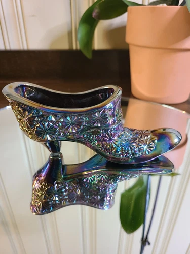 Vintage LE Smith Amethyst Carnival Glass Daisy and Buttons Shoe Figurine