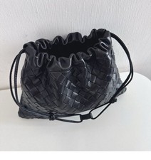 Leichte Lammledertasche – geflochtene Schultertasche /Underarm-Bag im schlichten