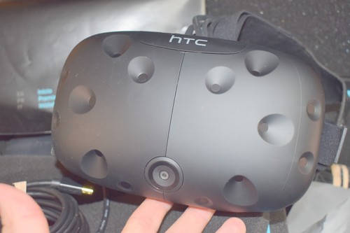 HTC Vive VR Headset Complete Kit System PC Virtual Reality 99HAHZ044-OO With Box - Picture 7 of 17