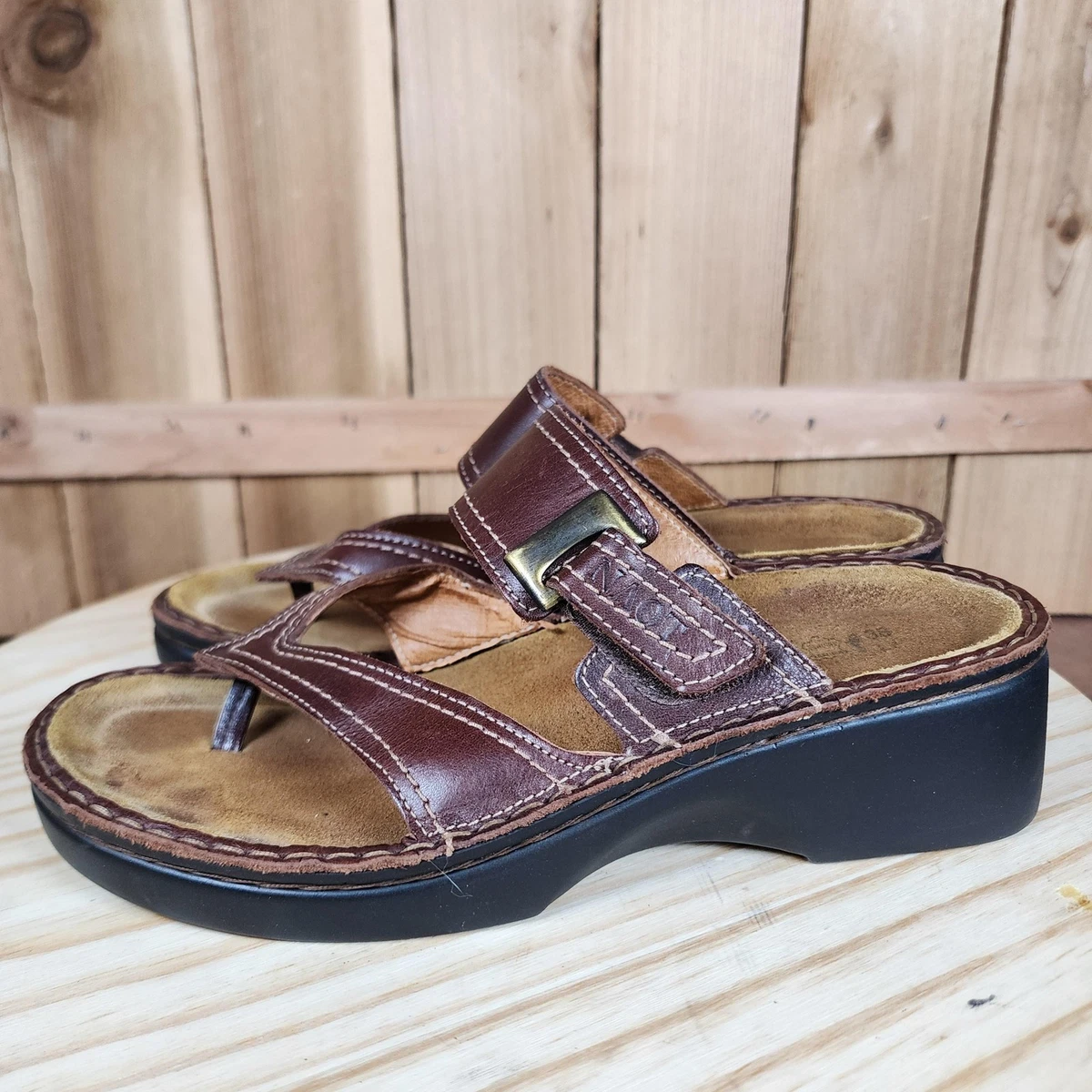 Sandales femme unies à talon haut avec boucles et bout carré marron