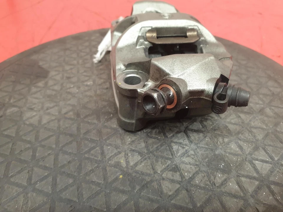 KTM 1290 SUPER DUKE R EVO FRONT RIGHT BREMBO BRAKE CALIPER 2023 1.3L  - Image 2 of 4