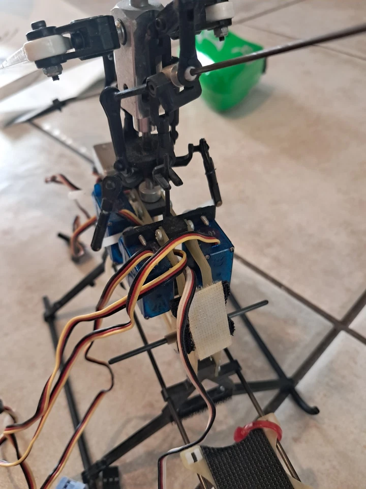 RC Helicopter Rare LAheli MAXIR Micro Heli Kit With Extras Vintage READ LA Heli - Image 4 of 4