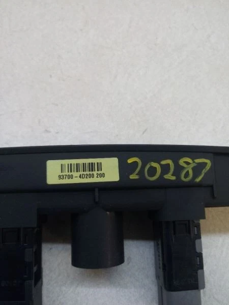 Hyundai Entourage 2008 control limpiaparabrisas trasero 937004D200 fabricante original usado probado fabricante original usado te Foto 2 de 4