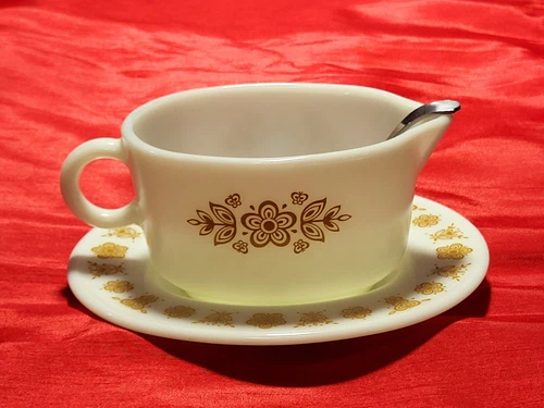 Vintage CORNING Pyrex BUTTERFLY GOLD Pattern Gravy Boat & Plate 9/10 Condition