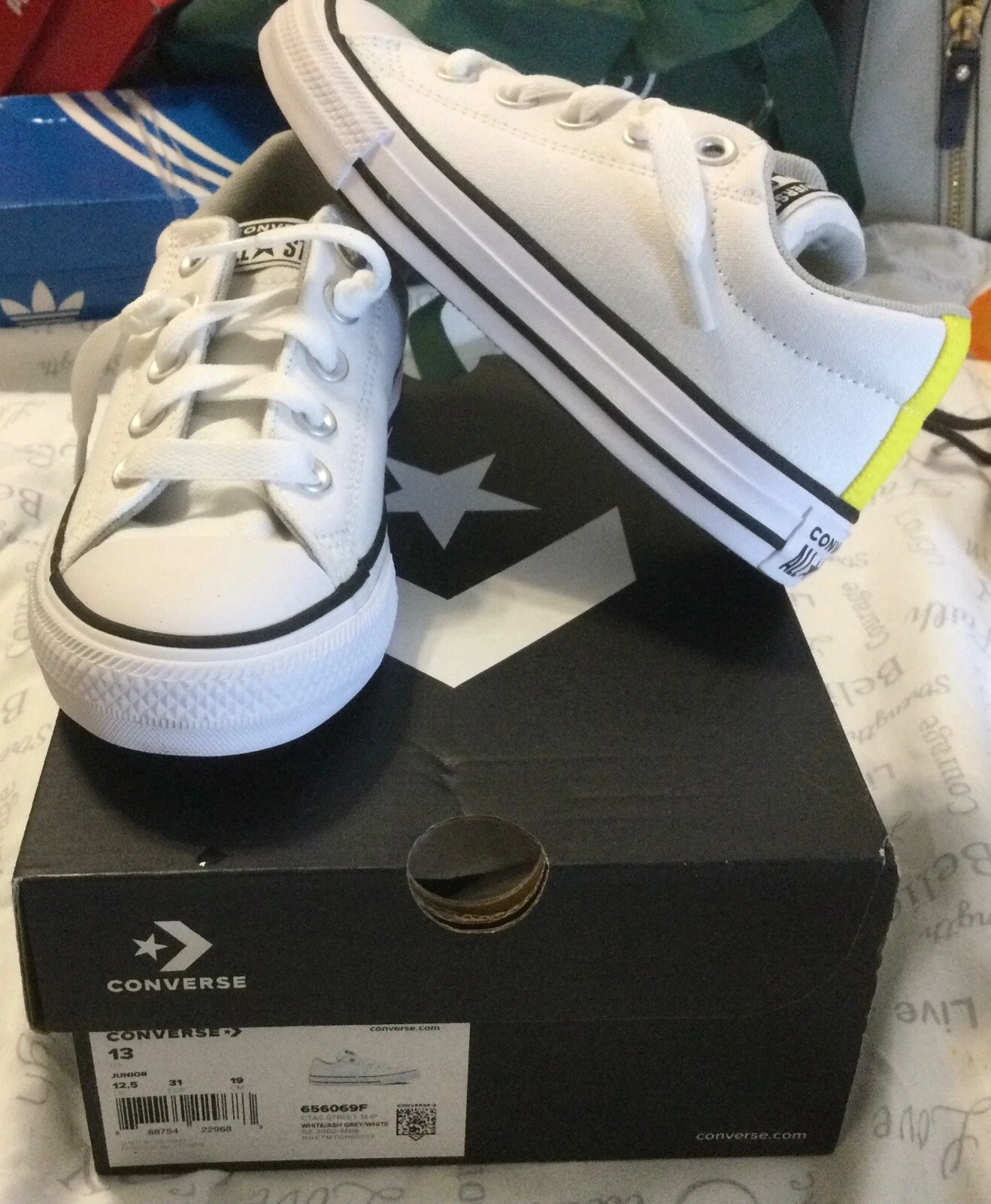 CONVERSE CHUCK TAYLOR SLIP ON BASSO BIANCO CON SOTTILE FASCIA VERTICALE POSTERIORE