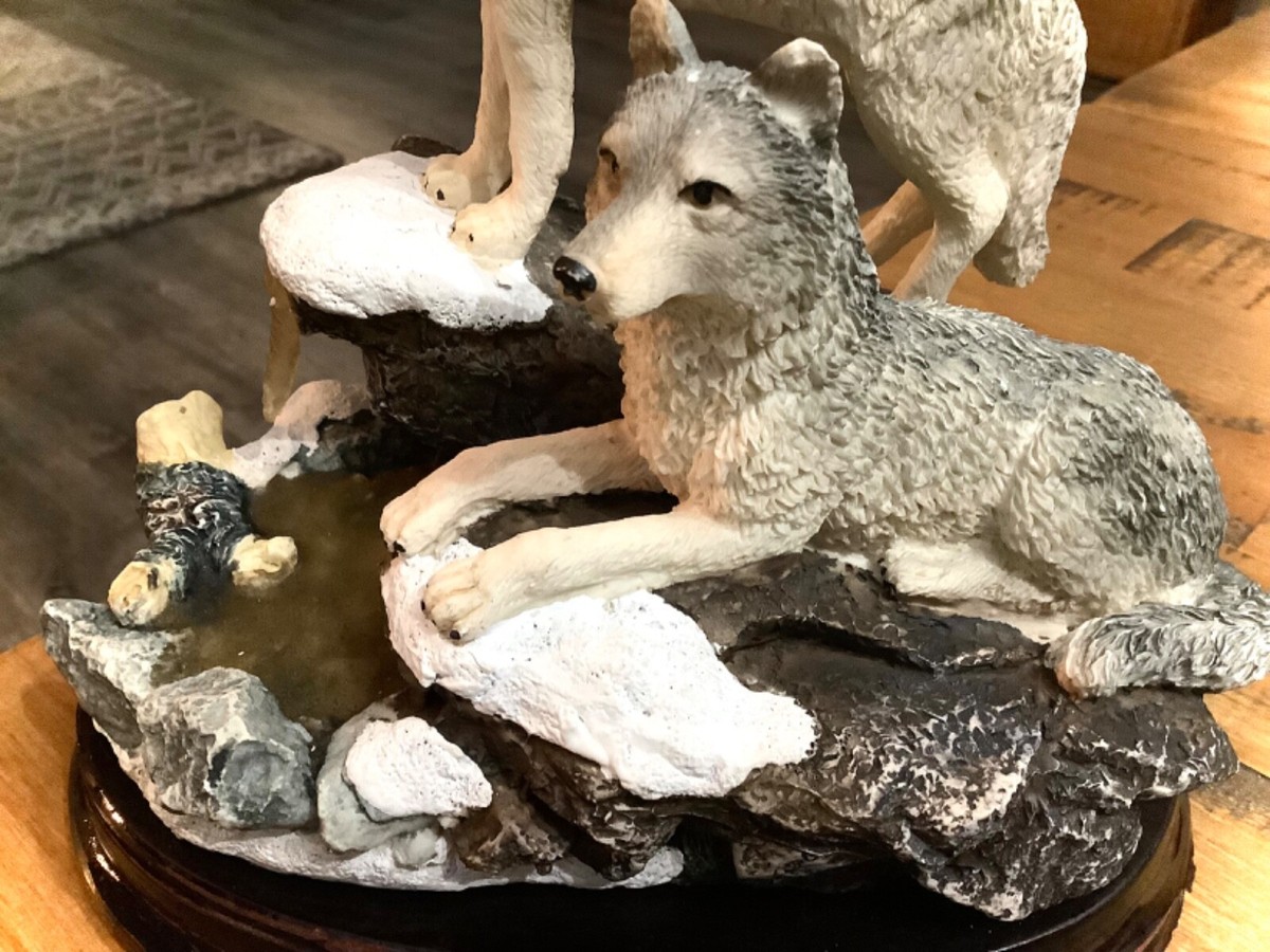 VINTAGE RUBY'S COLLECTION WOLF STATUE SCULPTURE WOLVES DECOR