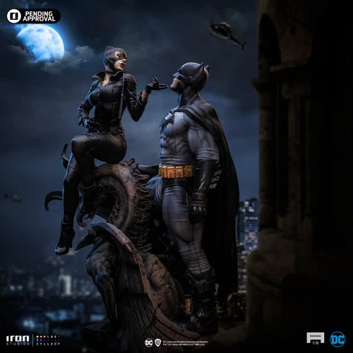 Iron Studios Batman and Catwoman Diorama 1/6 Scale Statue