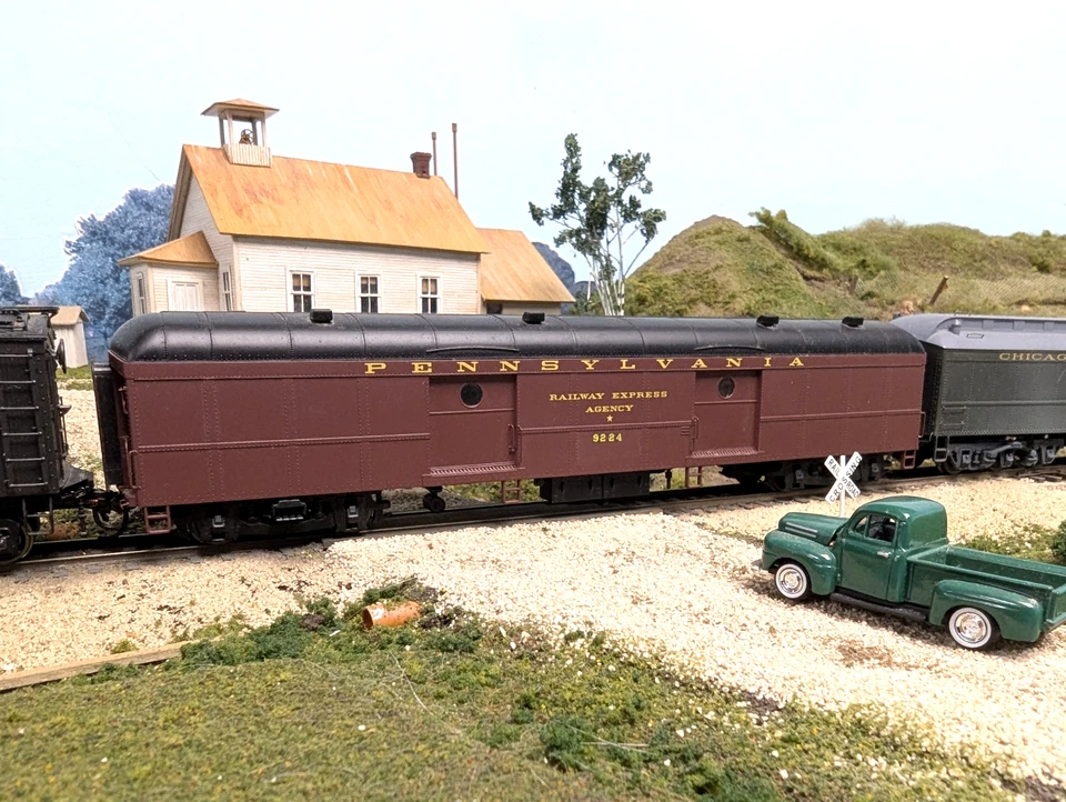 Carro de passageiros bagagem escala HO Walthers 932-5832 PRR Pensilvânia B60B #9224 - Imagem 2 de 4