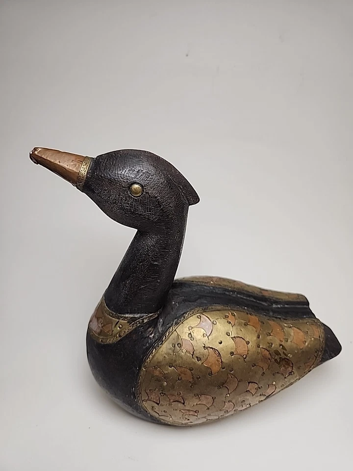 Par de estatuillas de pato vintage talladas a mano con incrustaciones de latón hechas a mano arte popular de la India Foto 2 de 4