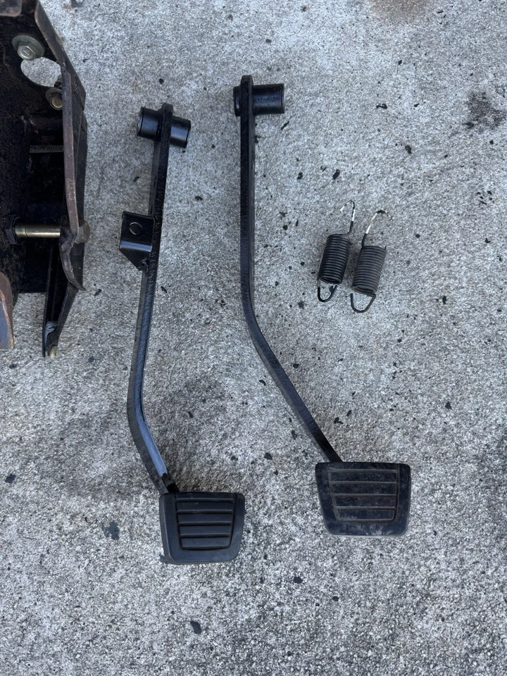 Caja de pedales Datsun 260Z/280Z 74/78 Foto 3 de 4