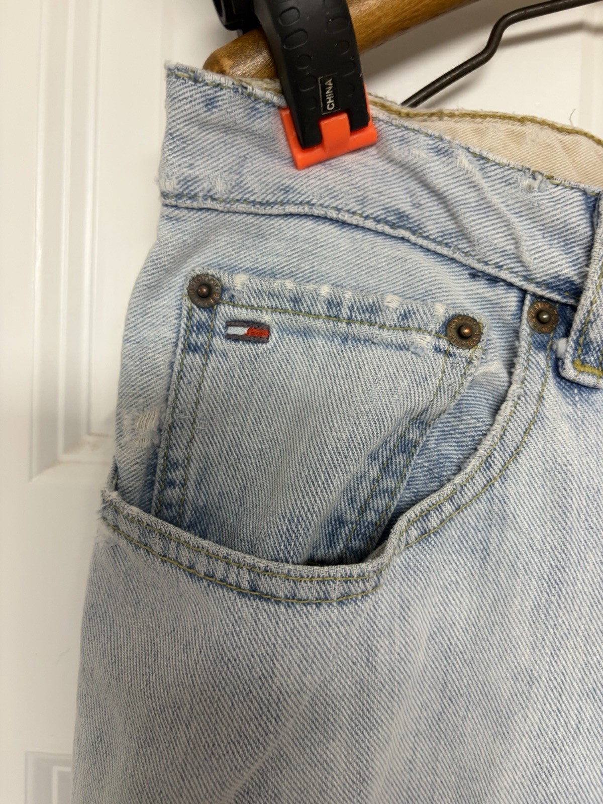 Vintage Tommy Hilfiger Jeans Men's 34x30” Classic Fit Baggy Light Wash Denim Y2K thumbnail 4