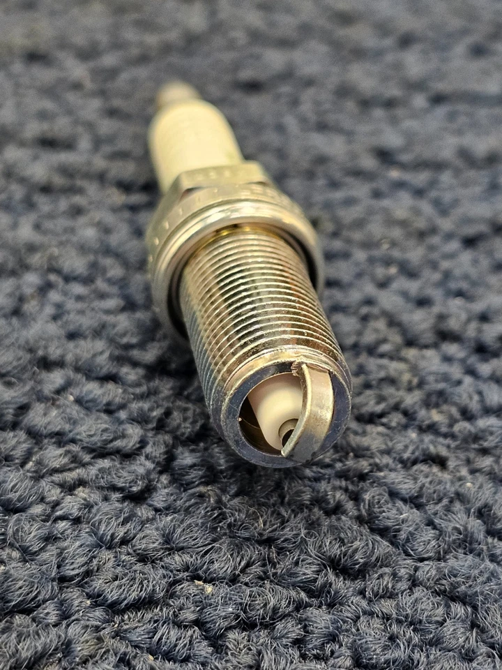 (CANTIDAD 7) Bujía NGK 7787 LFR6C-11 V-Power para Toyota Tacoma 2005-2014 2x2 Foto 4 de 4